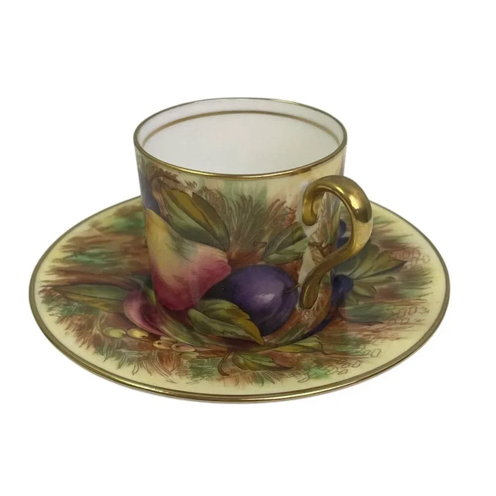 Aynsley cracks teacup this